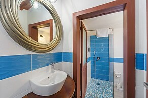 Luxar Suites & Apartments