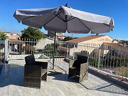 Luxar Suites & Apartments