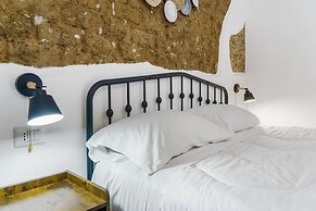 Luxar Suites & Apartments