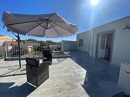 Luxar Suites & Apartments