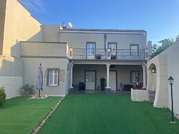 Luxar Suites & Apartments