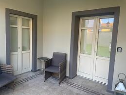 Luxar Suites & Apartments