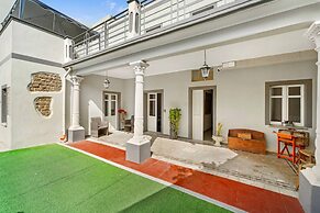 Luxar Suites & Apartments