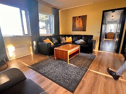 Hlíðarból Guesthouse