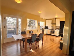 Hlíðarból Guesthouse