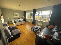 Hlíðarból Guesthouse