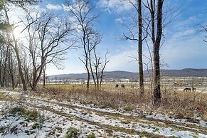 Roaring Spring Horse Farm Getaway w/ Game Room
