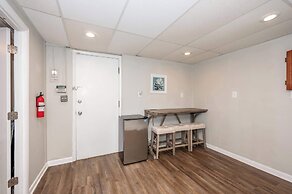 The Terrace Timber House  For 8