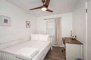 The Terrace Timber House  For 8