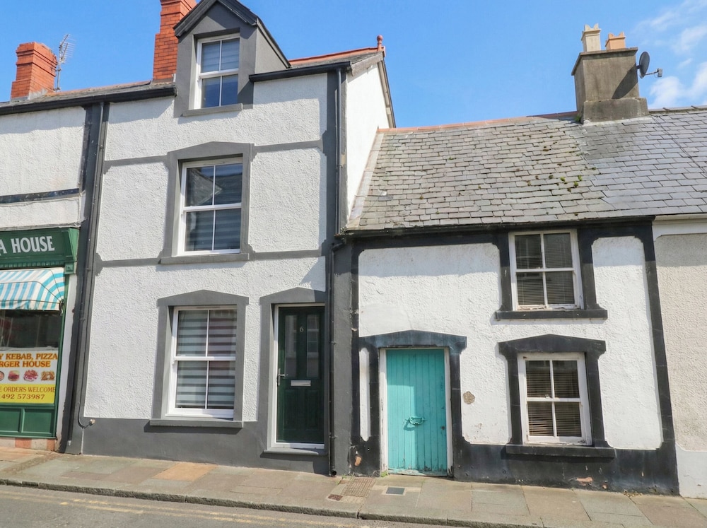 6 Berry Street
