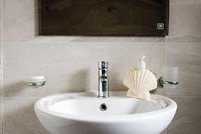 Spacious APT w/ Modern Balcony |Siggiewi