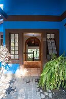 Casa ampla com piscina e churrasqueira