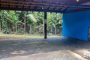 Casa ampla com piscina e churrasqueira