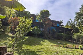 Casa ampla com piscina e churrasqueira