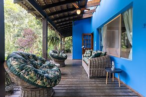 Casa ampla com piscina e churrasqueira