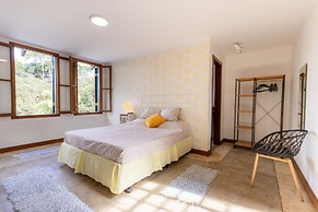 Casa ampla com piscina e churrasqueira