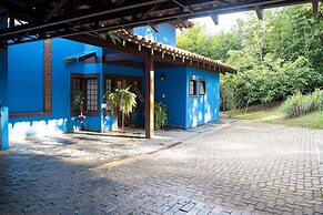 Casa ampla com piscina e churrasqueira