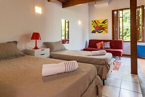Casa ampla com piscina e churrasqueira