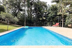 Casa ampla com piscina e churrasqueira