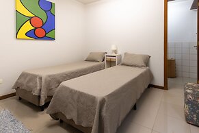 Casa ampla com piscina e churrasqueira