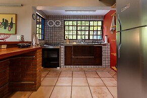 Casa ampla com piscina e churrasqueira