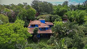 Casa ampla com piscina e churrasqueira