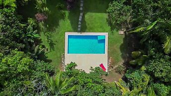 Casa ampla com piscina e churrasqueira