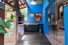 Casa ampla com piscina e churrasqueira