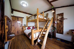 Xiangxi Dreamweaver Inn