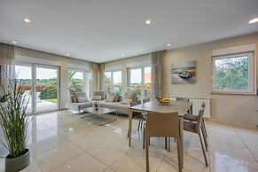 Elegant Panoramic Seaview Apartments