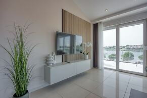 Elegant Panoramic Seaview Apartments