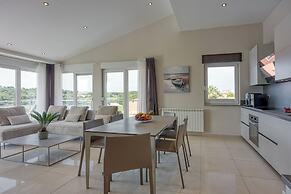 Elegant Panoramic Seaview Apartments