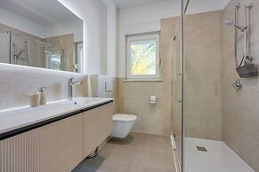 Elegant Panoramic Seaview Apartments