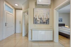 Elegant Panoramic Seaview Apartments
