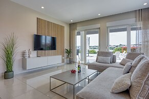 Elegant Panoramic Seaview Apartments