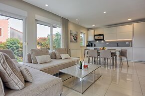 Elegant Panoramic Seaview Apartments