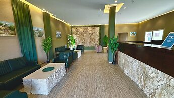 Roushan Resort