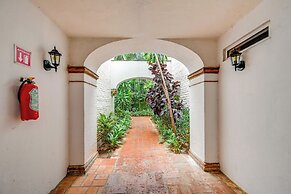 1 Block to Playa Los Tules, Pool Access! Lush Unit
