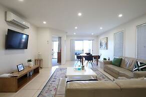 Spacious Flat With Parking & Dedicated EV Station