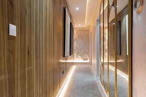 Apartment by Cyrus