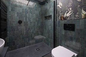 Honeysuckle Lodge