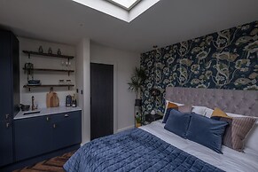 Honeysuckle Lodge