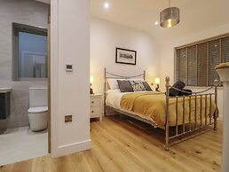 Oakwood Mews