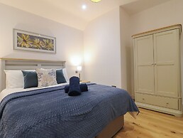 Oakwood Mews