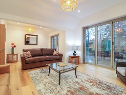 Oakwood Mews