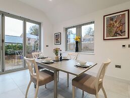 Oakwood Mews