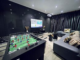D King Suites and Apartment
