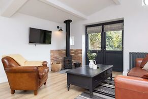 Sidlesham Hideaway Logburner Garden