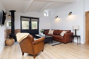 Sidlesham Hideaway Logburner Garden