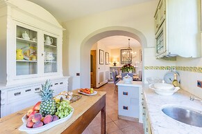 Country Home in Lucca Near Tuscan Wineries
